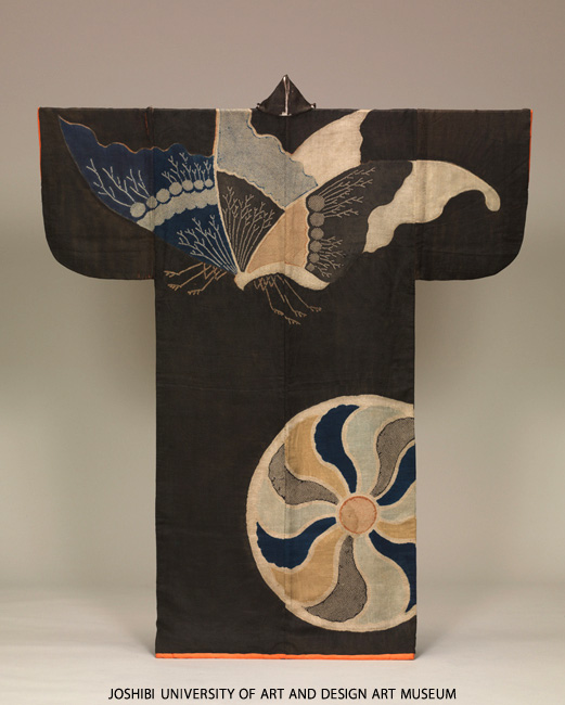 蝶捻花模様小袖 /Kosode with butterfly and a twisted flower