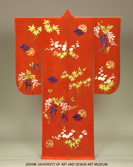 梅藤楓折枝模様振袖/ Furisode with branches of Japanese plum tree, wisteria and maples