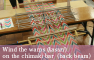 Wind the warps (<em>kasuri</em>) on the chimaki bar （back beam）