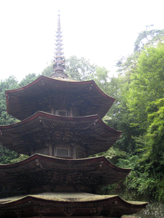安楽寺八角三重塔