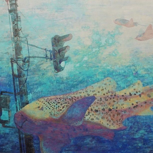 海の中の電柱と魚4匹
